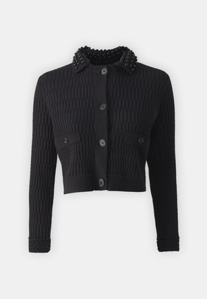 Cardigan cropped nero con motivo lavorato a maglia, dotato di colletto con perline, due tasche frontali e chiusura con bottoni.