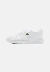 Hvite lær sneakers med en glatt tekstur, med en grønn brodert krokodille-logo og en hvit gummi såle. Enkel snøring design.