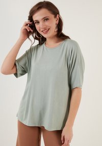 LELA LOOSE FIT - Paprasti marškinėliai - almond green