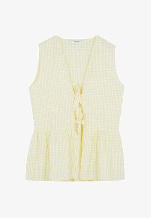 Top fără mâneci, cu carouri galbene, decolteu în V, închidere cu fundă în față și tiv ondulat. Confecționat dintr-un material ușor.