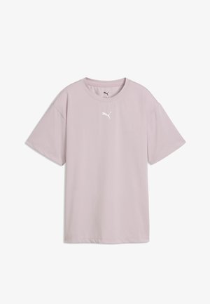 Ανοιχτό ροζ αθλητικό T-shirt Puma με κοντά μανίκια, στρογγυλή λαιμόκοψη και μικρό λευκό λογότυπο Puma στο στήθος.
