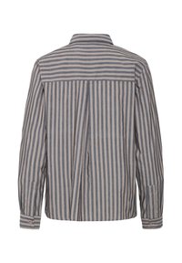 Camicia a righe in beige e blu. Presenta un colletto, maniche lunghe e una piega sulla schiena. Polsini con bottoni e righe orizzontali sulle spalle.