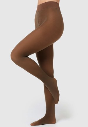 Collants opaques marron avec une texture lisse et une large ceinture, ajustés de manière confortable autour de la jambe, présentés sur une jambe dans une pose debout.
