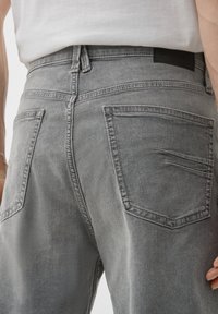 s.Oliver Jeansshort - steingrau