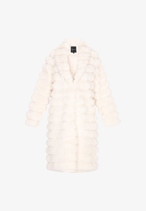 Cappotto in pelliccia sintetica bianca con un design morbido e tondeggiante. Presenta un profondo scollo a V e maniche lunghe, creando una silhouette accogliente e volumetrica.
