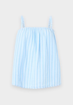 Ανοιχτό μπλε αμάνικο τοπ με λευκές κάθετες ρίγες και ελαστικό ντεκολτέ με ρυτίδες.