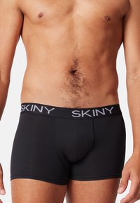 Sorte boxer shorts lavet af bomuld, med en SKINY-logo på elastikken. Designet er tætsiddende med en glat overflade.