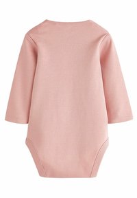 Ilgais rankovės vaikų bodis švelniai rožinės spalvos, pagamintas iš medvilnės mišinio, turi apvalų iškirpimą ir spaudimo užsegimus apačioje, kad būtų lengva apsirengti.