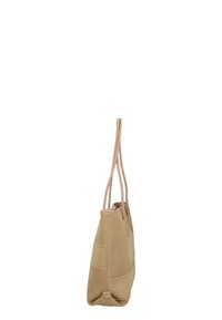 Borsa tote in tessuto a rete beige con due manici lunghi, superficie testurizzata e molteplici tasche esterne. Forma semplice e rettangolare con hardware minimale.