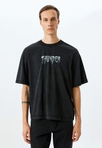 Koton SLOGAN - Camiseta estampada - black