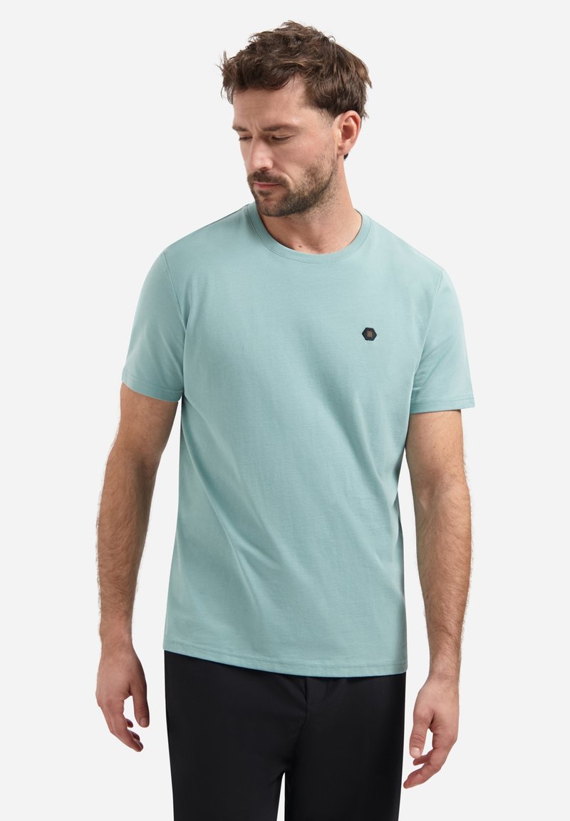 Lichtblauw T-shirt met korte mouwen van katoen, voorzien van een ronde halslijn en een klein hexagonaal logo op de borst.