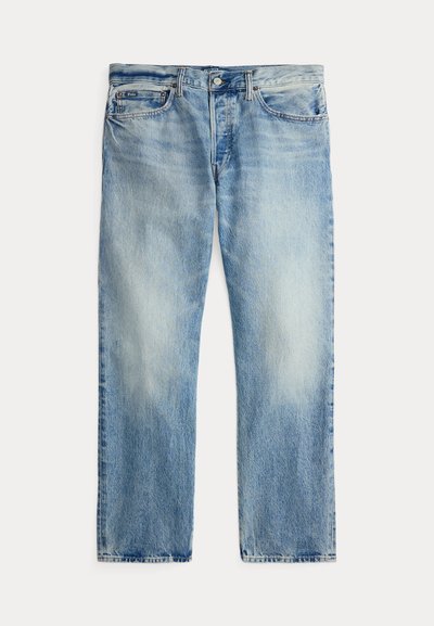 Ξεθωριασμένο τζιν με ίσια γραμμή σε ανοιχτό μπλε χρώμα, με πέντε τσέπες και κούμπωμα με κουμπιά, απλωμένο πάνω σε λευκό φόντο.