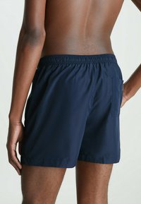Calvin Klein Swimwear MEDIUM DRAWSTRING-GRAPHIC - Shorts da mare - navy iris