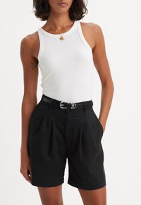 Levi's® PLEATED TROUSER - Shorts - caviar