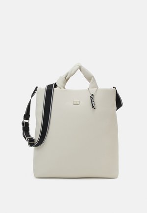 Borsa a tracolla in tela di colore grigio chiaro con manico annodato, tracolla regolabile nera con dettagli bianchi e etichetta Tommy.