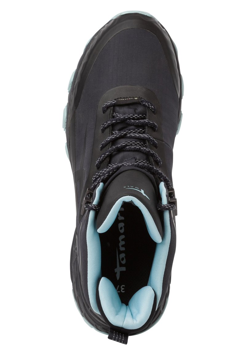 Czarne buty hikingowe z teksturowaną cholewką, z turkusowymi akcentami i mocnymi sznurówkami, zaprojektowane dla wsparcia i trakcji.