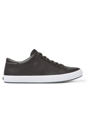 - Sneakersy niskie