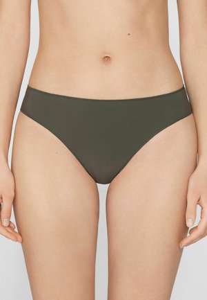 Slip bikini verde oliva realizzati in materiale liscio ed elastico, caratterizzati da una gamba alta e cuciture minime per un effetto senza soluzione di continuità.