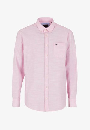 Svetlo roza majica z dolgimi rokavi in gumbasto ovratnikom, sprednjim žepom in majhnim temnim logotipom drevesa na prsih. Teksturovano blago.