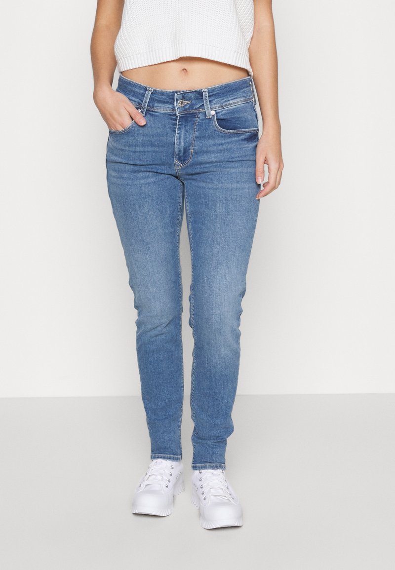 Vero Moda Petite VMEMBRACE MR PUSH UP - Jeans Skinny Fit - medium blue denim