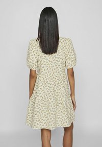 VILA MIDI KURZÄRMELIGES - Freizeitkleid - egret