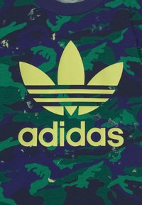 adidas Originals TEE SET UNISEX - Camiseta estampada - night sky/multicolor