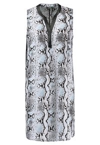 Sukienka bez rękawów z czarnym i szarym wzorem węża na białym tle, z czarnym kołnierzykiem i zapięciem, o prostym kroju.