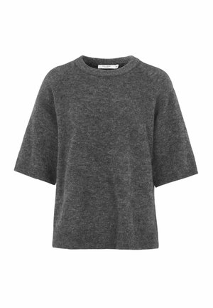 Grijze gebreide sweater met korte mouwen en een ronde halslijn. Zachte textuur, ontspannen pasvorm en minimale naden, wat zorgt voor een eenvoudig ontwerp.