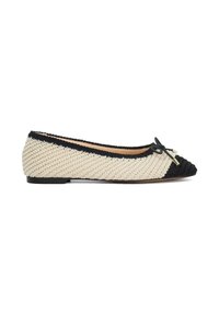 Woven flat shoe in beige and black with pointed toe, featuring a black ribbon detail and flat heel. Textured surface with contrasting colors.