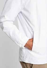 Lyle & Scott ZIP THROUGH JACKET - Casaco de verão - white