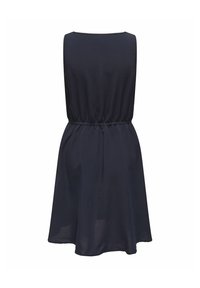 Robe sans manches bleu marine avec une taille cintrée et une jupe évasée, fabriquée dans un tissu léger, avec une texture lisse et un design simple.