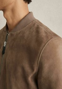 Reiss REGULAR FIT - BLOCK - SLEEVE - Giubbotto Bomber - mink