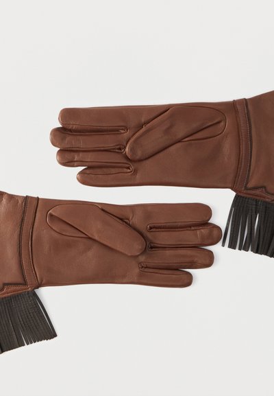 Καφέ δερμάτινα γάντια με κομψό σχεδιασμό, που διαθέτουν λεπτομέρεια με φούντα στον καρπό και ομαλή υφή. Κάθε γάντι έχει τέσσερα δάχτυλα και έναν αντίχειρα.