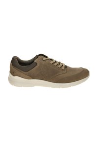 Legerer brauner Ledersneaker mit beigen Schnürsenkeln, perforierten Seitendetails, gepolstertem Kragen und weißer Gummisohle.
