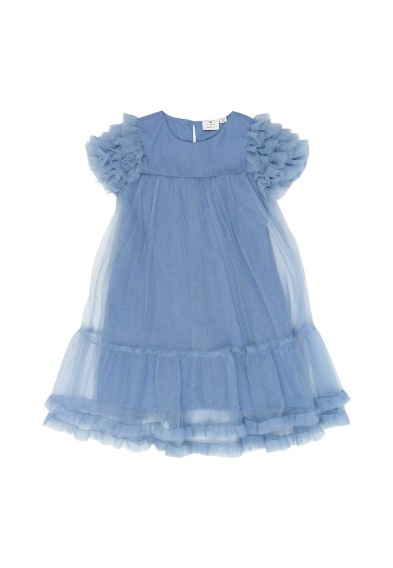 Jasnoniebieska sukienka z falbanianymi krótkimi rękawami, przezroczystą warstwą i wielowarstwowym dołem o miękkim, teksturowanym wykończeniu. Zapięcie na guziki z tyłu.