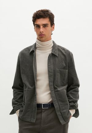 Marc O'Polo, MARC O'POLO CORD-OVERSHIRT REGULAR MIT VERDECKTER KNOPFLEISTE - Jas - wooden earth