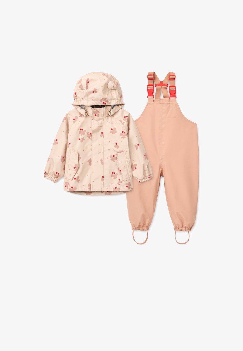 Vanntett beige jakke med rosa blomstermønster og justerbar hette, kombinert med matchende rosa overalls med elastiske mansjetter og stropper.