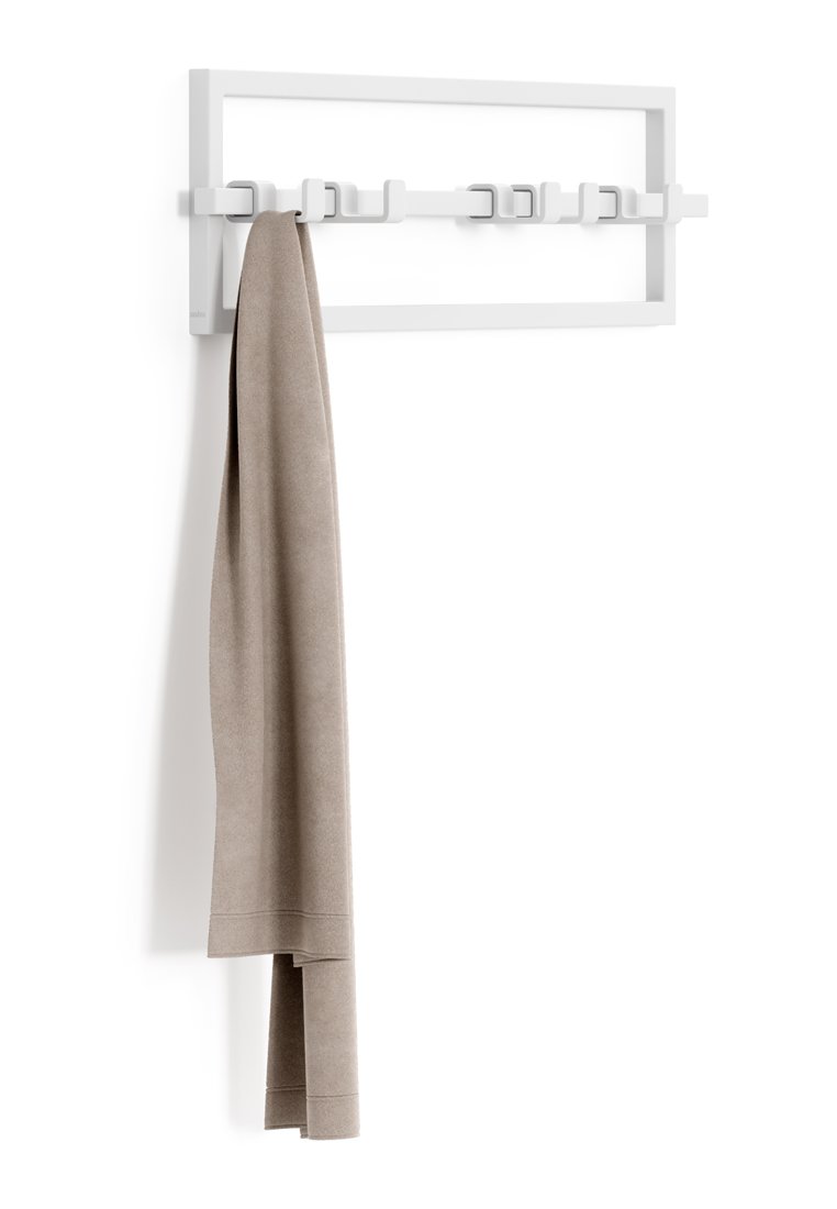 Biała wieszak na płaszcze montowany na ścianie o geometrycznym wzorze, z pięcioma hakami i gładką powierzchnią. Z jednego haka zwisa beżowy ręcznik.
