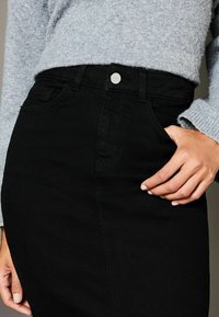 Lipsy HIGH RISE SPLIT FRONT DENIM - Ceruzaszoknya - black wash