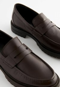 Next CLEATED SADDLE   REGULAR FIT - Loafers - brown