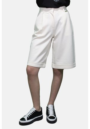 TWINSET BERMUDA - Shorts - bianco