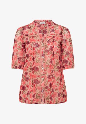 Bloes met bloempatroon in roze en beige, korte mouwen, knoopsluiting aan de voorkant en kantaccenten, met bloemen in tinten van rood en groen.