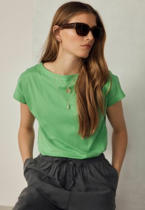 Next, REGULAR FIT - GROWN ON CAP SLEEVE T-SHIRT - T-Shirt basic - green