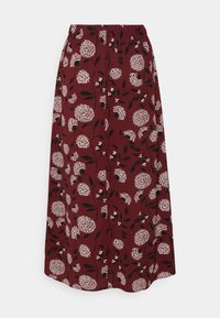 Weinrote Maxi-Rock mit floralem Muster, das weiße Blumen und schwarze Blätter zeigt. Elastischer Bund; weicher, texturierter Stoff.