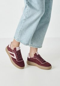 Tamaris Baskets basses - merlot comb