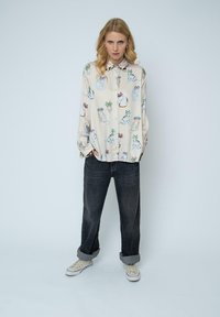 Emily van den Bergh Hemdbluse - sand multi cats