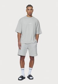 Pegador LOGO - Shorts - washed pearl grey