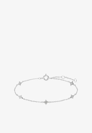Zilveren armband met stervormige schakels, sommige met gestippelde accenten, en een centrale ster versierd met heldere edelstenen. Ronde sluiting.