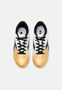 Diadora CATTURA II JR UNISEX - Nogometne kopačke za čvrstu podlogu - white/black/gold