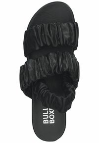 Černé skládací sandály s přišitou syntetickou kůží na svršku, plochou podrážkou a bílým logem. Hladký povrch a minimalistický design.